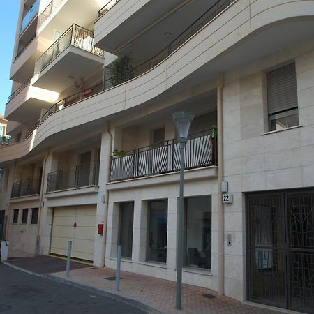 Charmant 2P Moderne Avec Terrasse, Parking Prive, En Plein Centre De Menton, A 2 Pas De La Mer - Fr-1-196-200 Exteriör bild